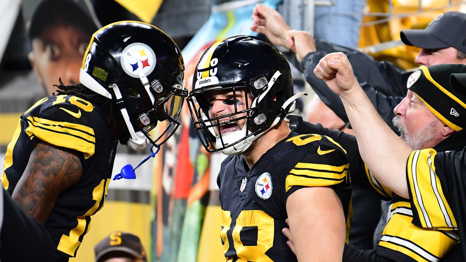 Steelers' Pat Freiermuth Gives Fans Strong Hint About Aaron Rodgers Coming To Pittsburgh (Steelers News). Photo by Charles LeClaire / USA TODAY Sports